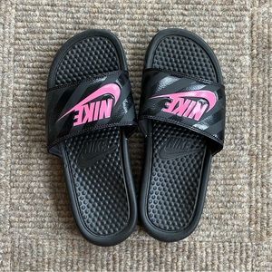 Women’s Nike Slides Pink Logo
